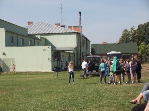 125